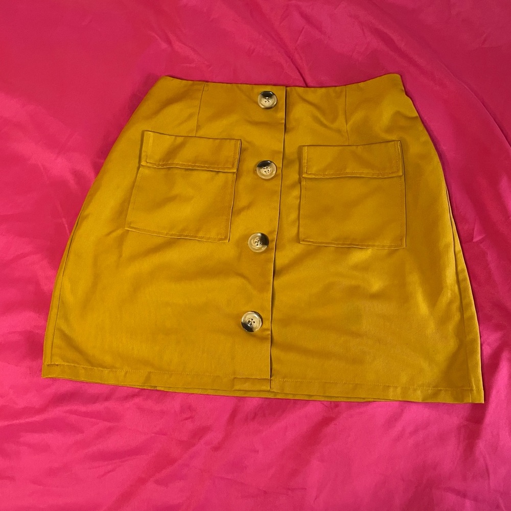 Gold color mini skirt with real front pockets